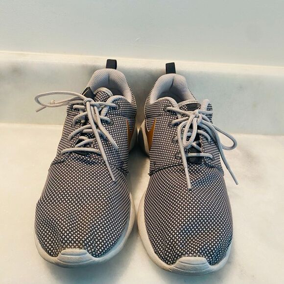 Nike Roshe One Lace Up Low Top Athletic Running Sneakers Gray Gold Size 7 - Picture 2 of 5